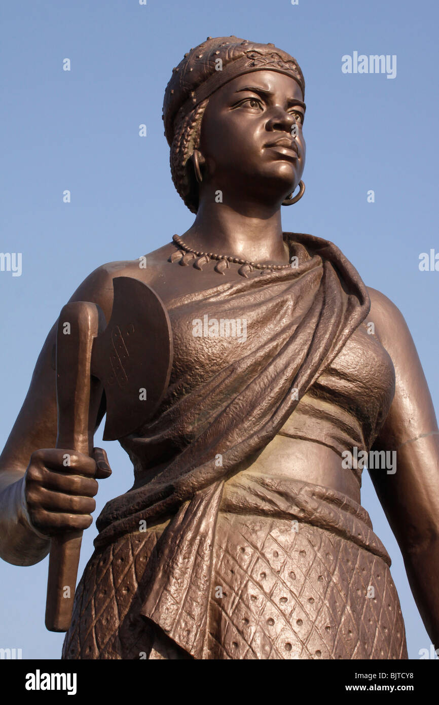 Brass statue of Rainha Ginga (1582 -1663) the warrior Queen who fought the Portuguese. Fortaleza de Sao Miguel. Luanda. Angola. Stock Photo
