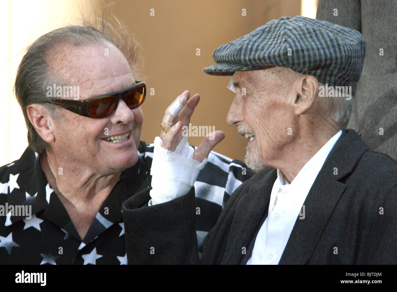 JACK NICHOLSON DENNIS HOPPER DENNIS HOPPER HOLLYWOOD WALK OF FAME LOS ANGELES CA USA 26 March 2010 Stock Photo