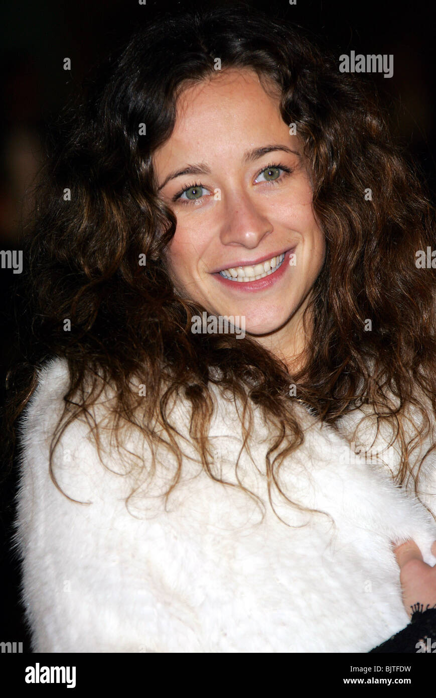 LEAH WOOD THE CHRONICLES OF NARNIA FILM PREMIER THE ROYAL ALBERT HALL LONDON ENGLAND 07 December 2005 Stock Photo