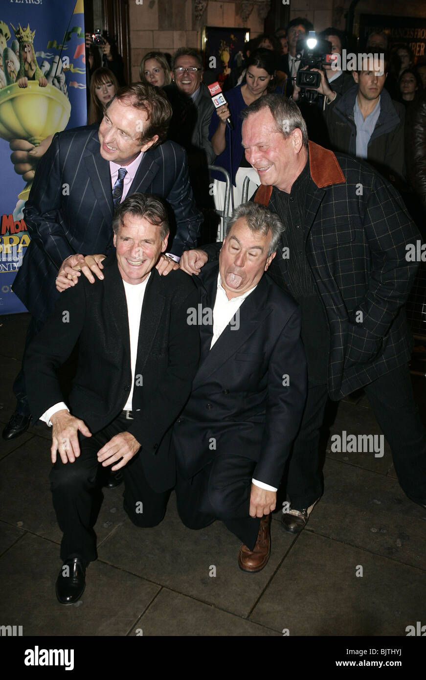 ERIC IDLE MICHAEL PALIN TERRY JONES & TERRY GILLIAM UK PREMIERE OF NEW WEST END SHOW SPAMALOT PALACE THEATRE LONDON ENGLAND Stock Photo