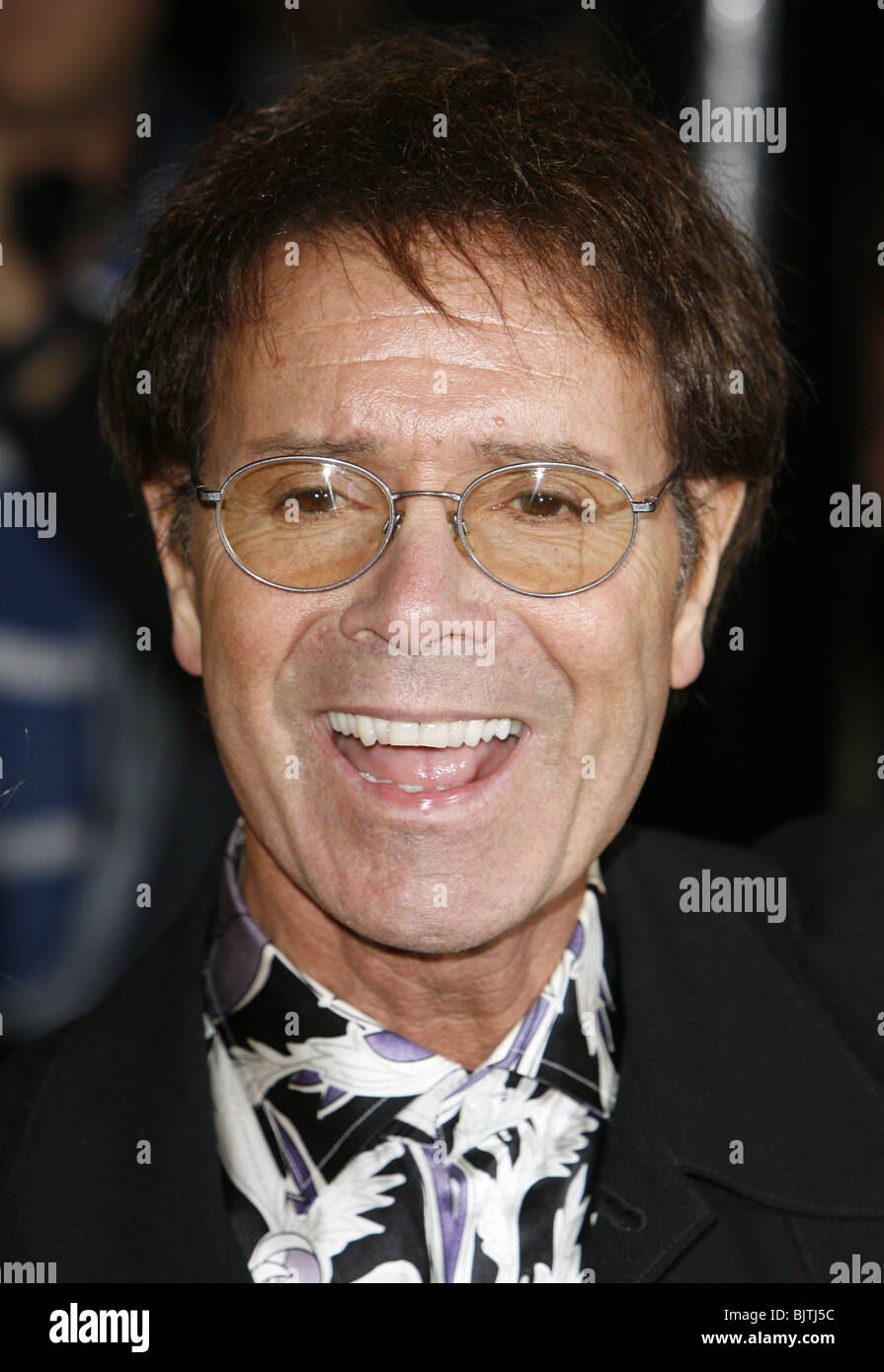 SIR CLIFF RICHARD UK PREMIERE OF NEW WEST END SHOW SPAMALOT PALACE THEATRE LONDON ENGLAND 17 October 2006 Stock Photo