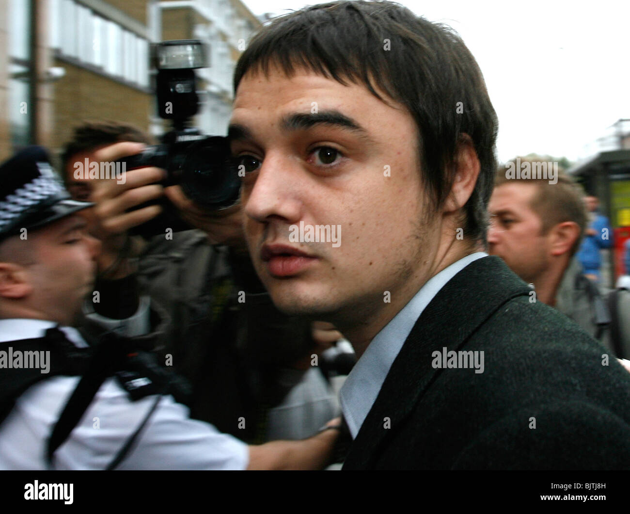PETE DOHERTY PETE DOHERTY COURT ARRIVAL THAMES MAGISTRATES COURT BOW LONDON 18 October 2006 Stock Photo