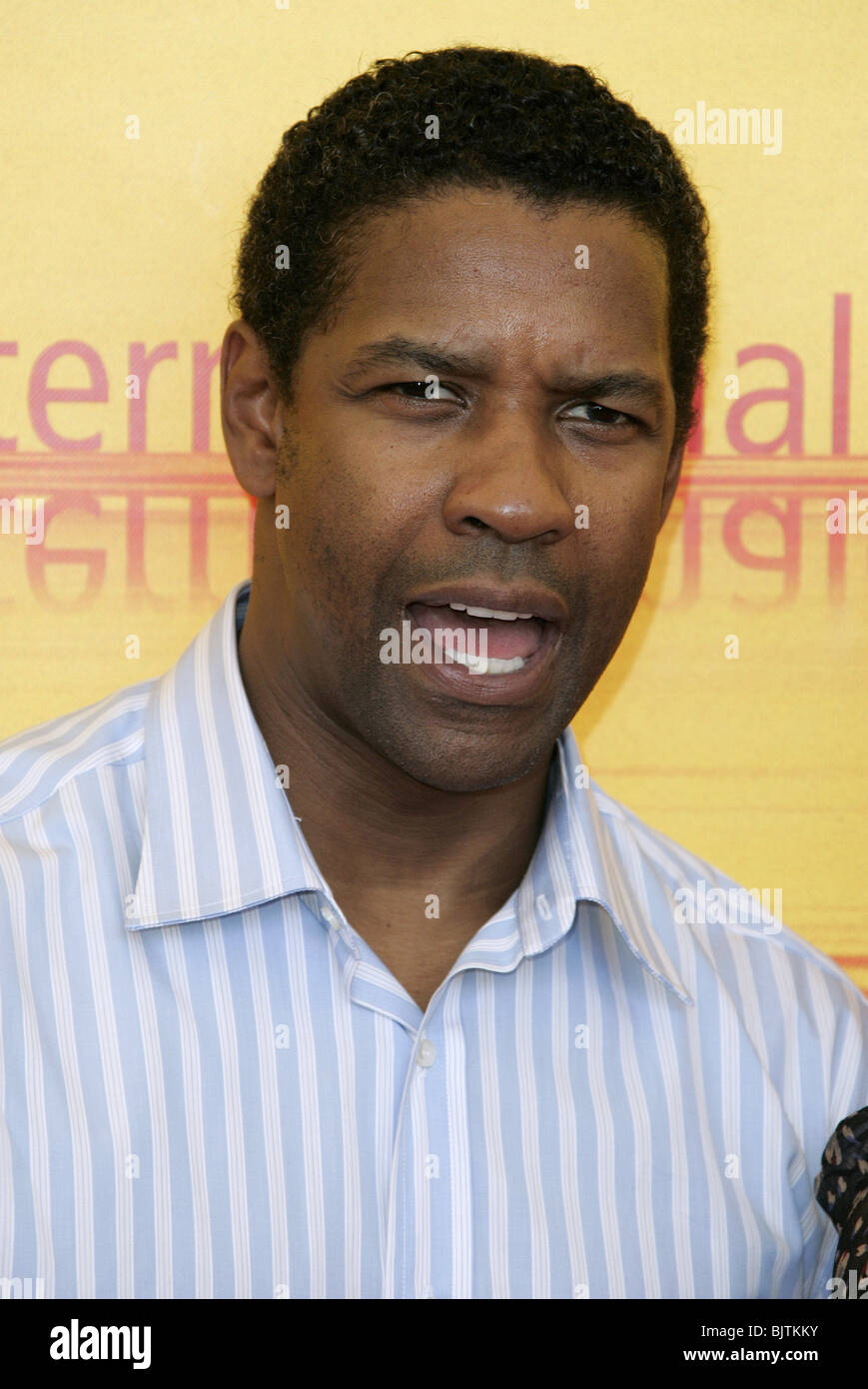 DENZEL WASHINGTON 61ST VENICE FILM FESTIVAL THE LIDO VENICE ITALY 02 September 2004 Stock Photo