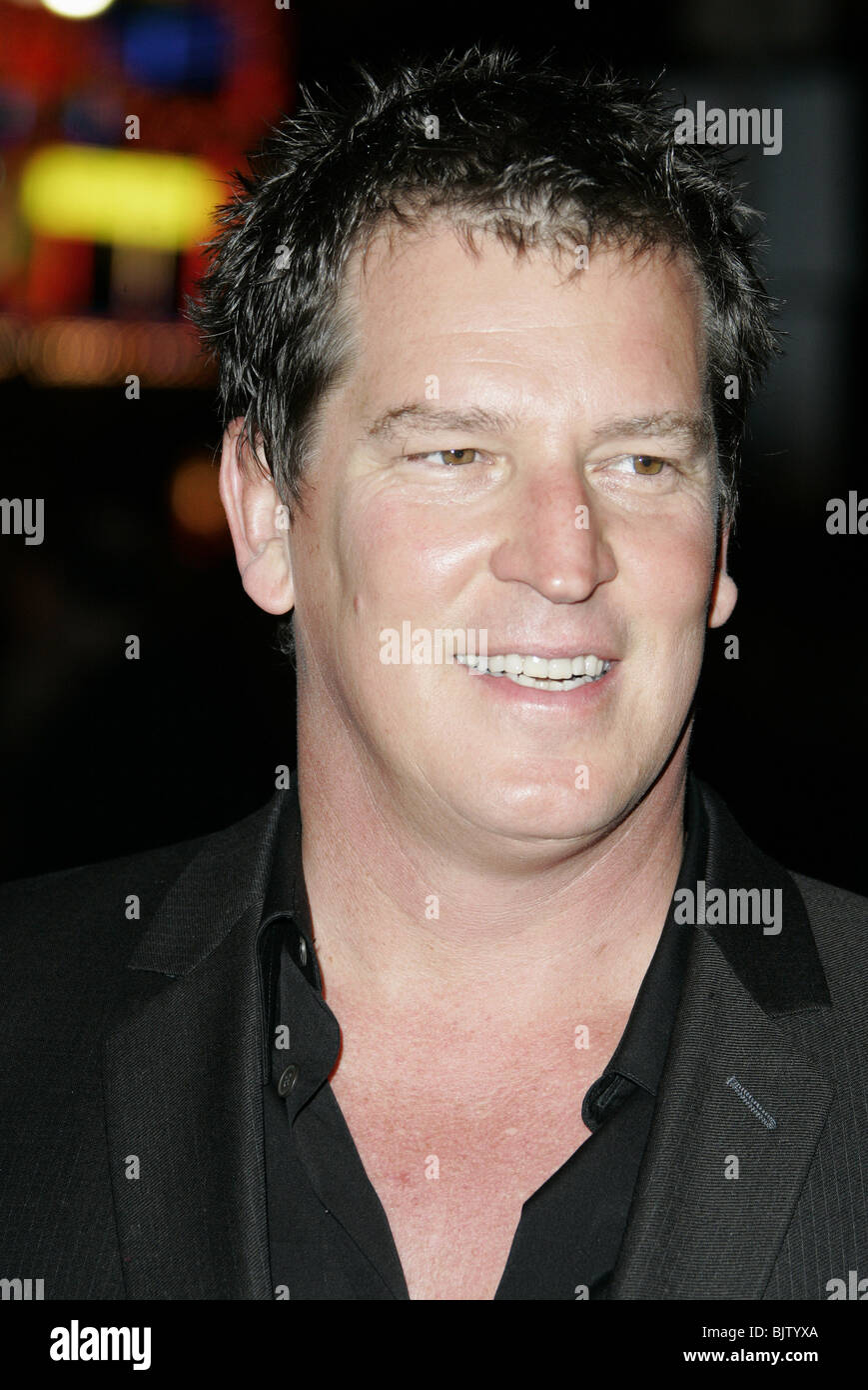 STEPHEN HOPKINS THE LIFE & DEATH OF PETER SELL GRAUMAN'S CHINESE THEATRE HOLLYWOOD USA 15 November 2004 Stock Photo