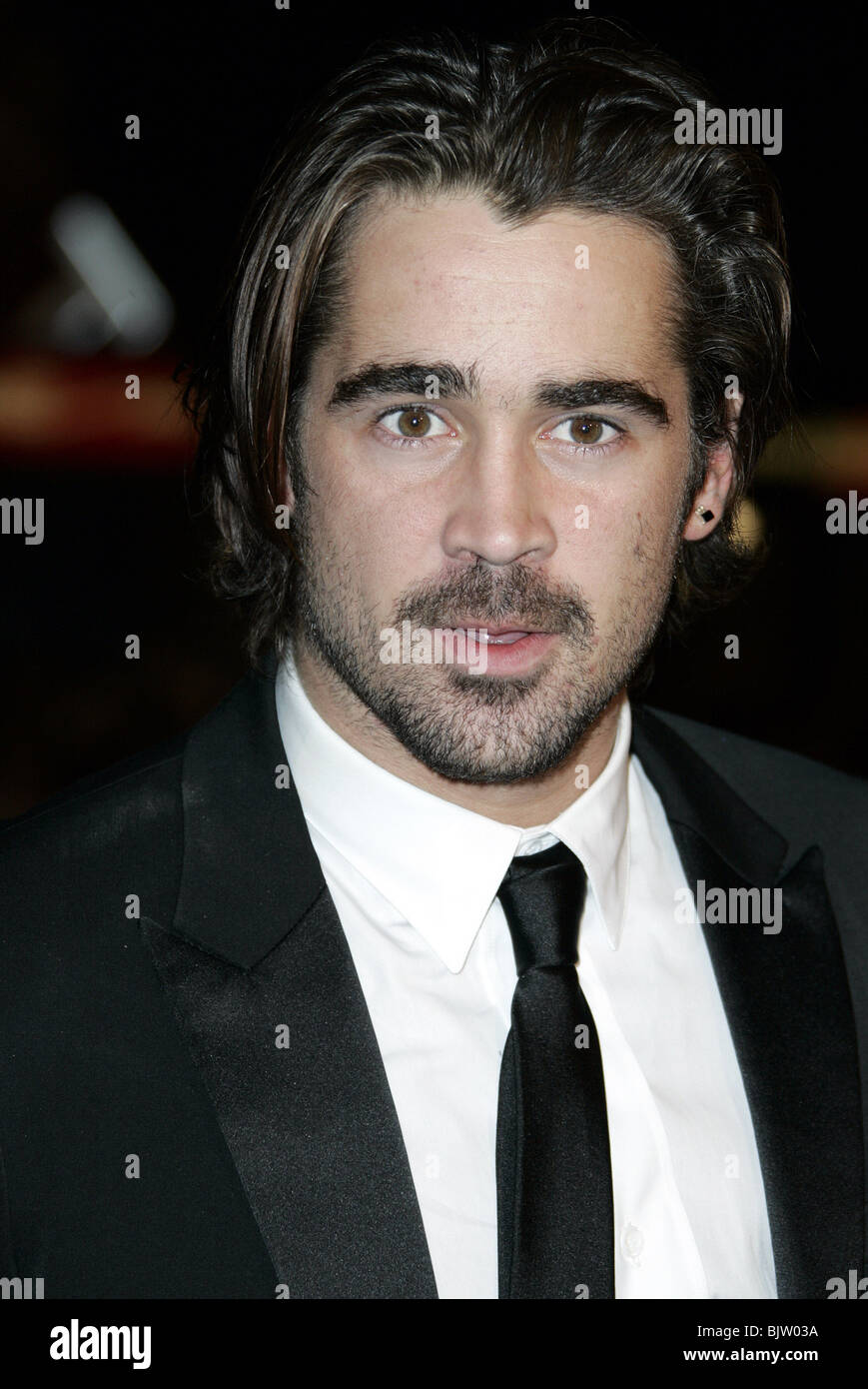 COLIN FARRELL ALEXANDER WORLD PREMIERE GRUMANN'S CHINESE THEATRE HOLLYWOOD LOS ANGELES USA 16 November 2004 Stock Photo
