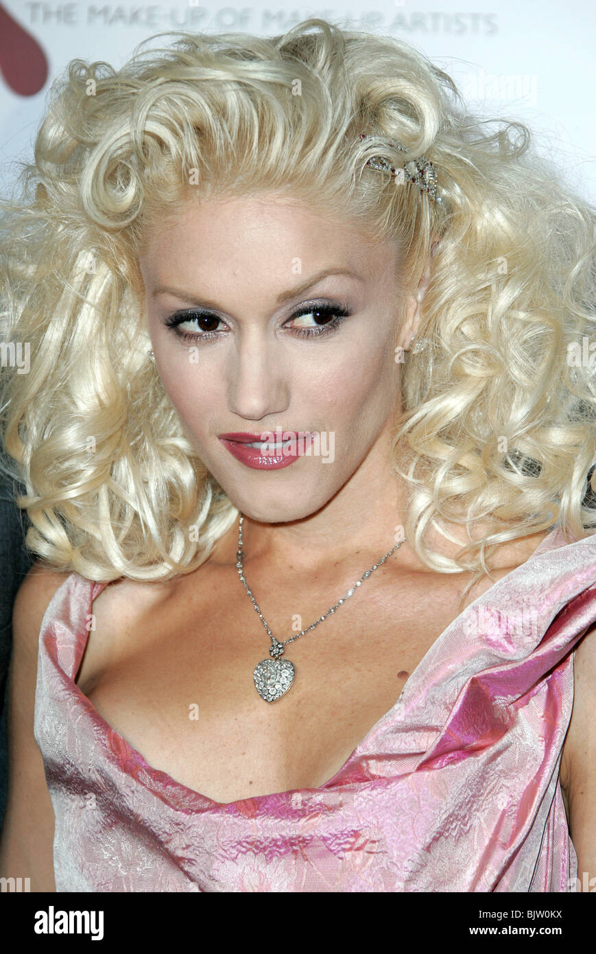 GWEN STEFANI THE AVIATOR FILM PREMIERE CHINESE THEATRE HOLLYWOOD LOS ANGELES USA 01 December