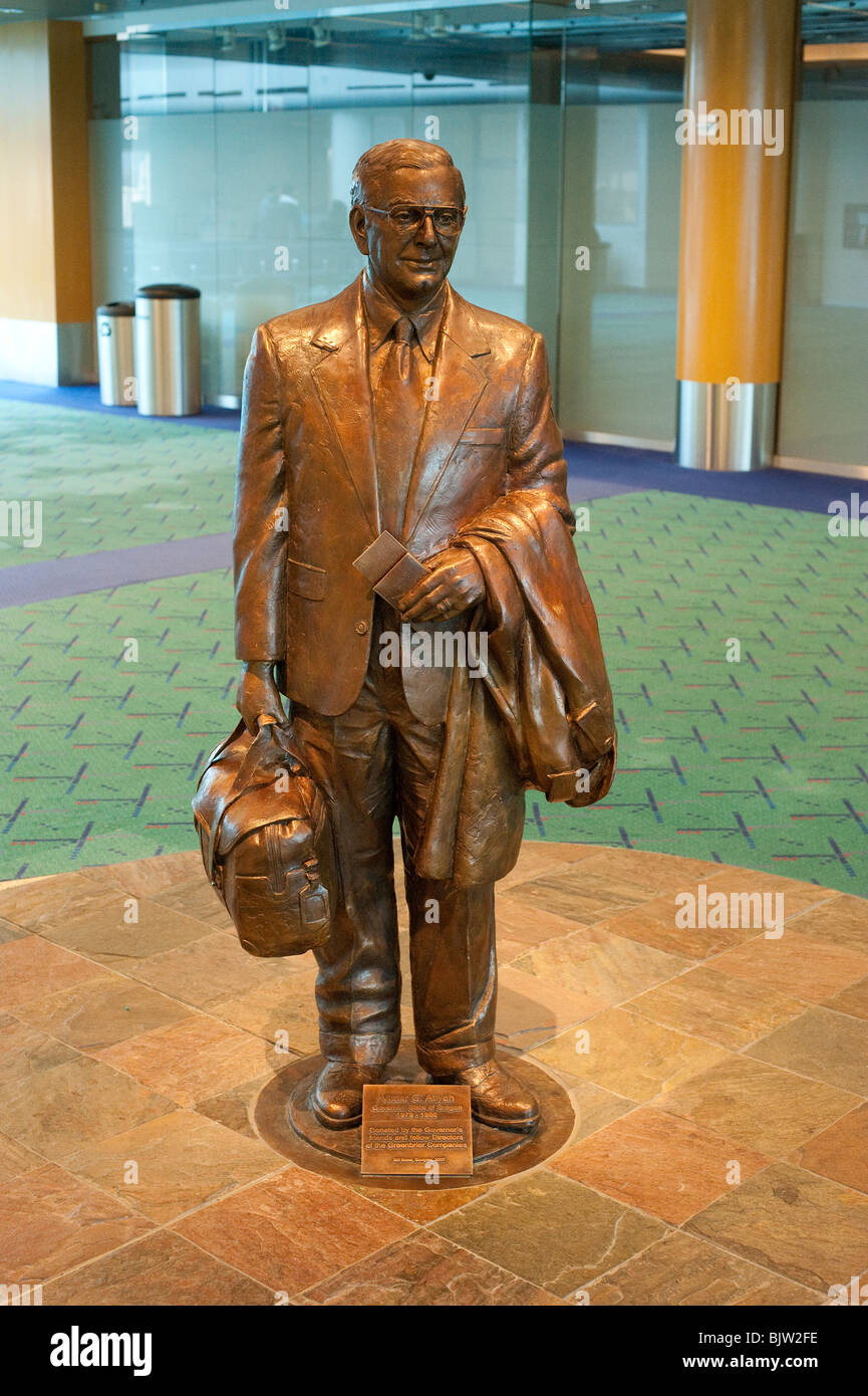 Statue of Victor G. Atiyeh, the 32nd governor of Oregon Stock Photo
