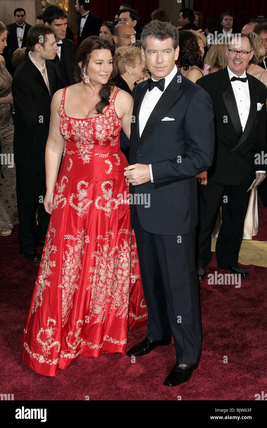 PIERCE BROSNAN & KEELY SHAYE 77TH ANNUAL ACADEMY AWARDS TH HOLLYWOOD LOS ANGELES USA 27 February 2005 Stock Photo