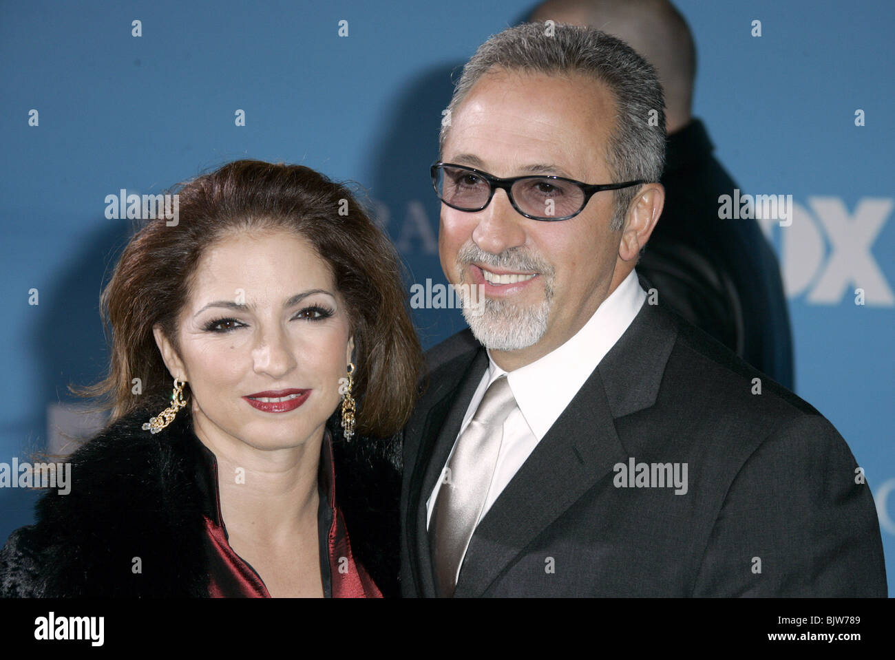 GLORIA ESTEFAN & EMILO ESTEFAN 2004 BILLBOARD MUSIC AWARDS MGM GRAND GARDEN ARENA MGM GRAND HOTEL LAS VEGAS US 08 December 200 Stock Photo