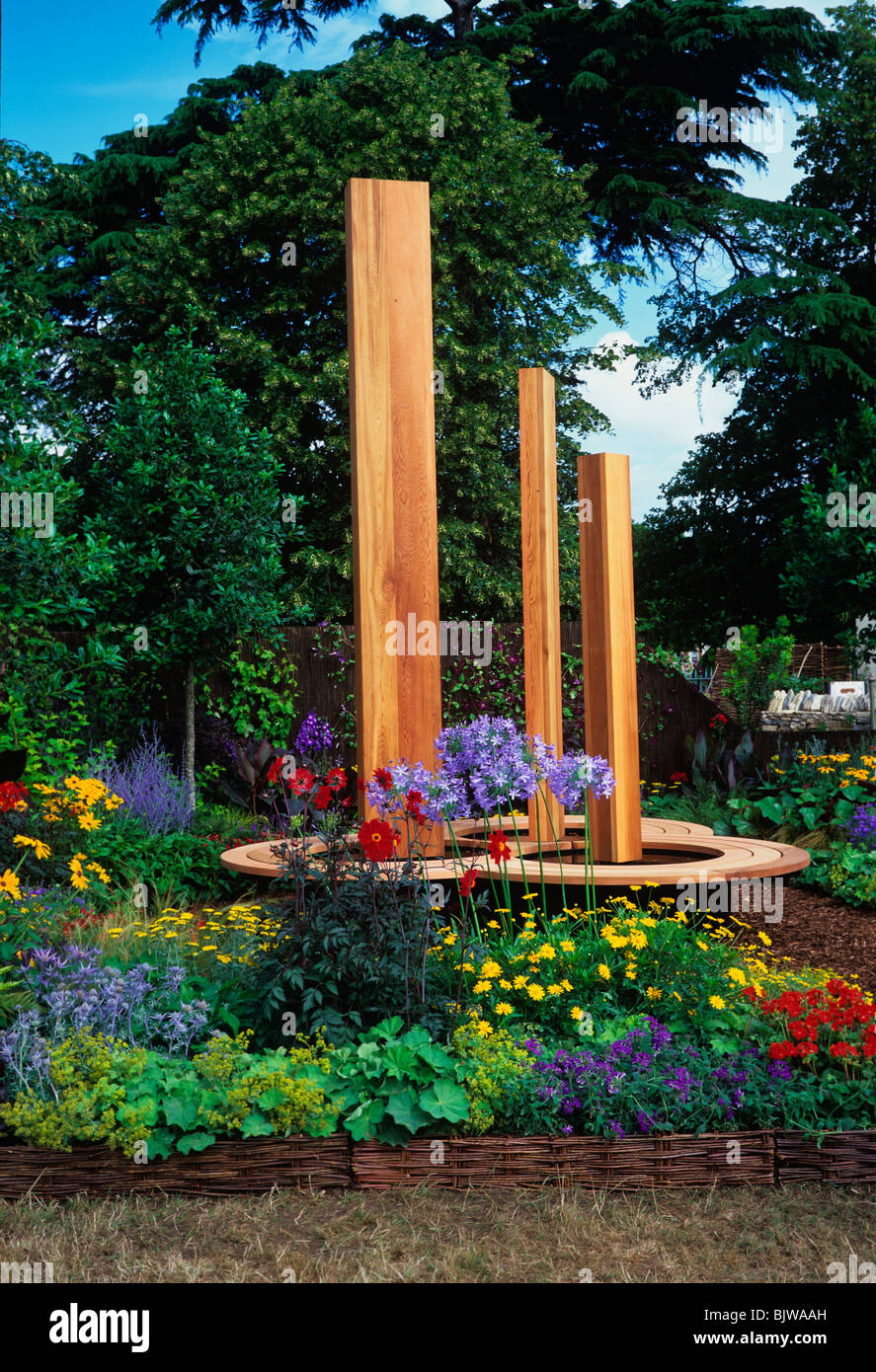 Wooden garden feature hi-res stock photography and images - Alamy