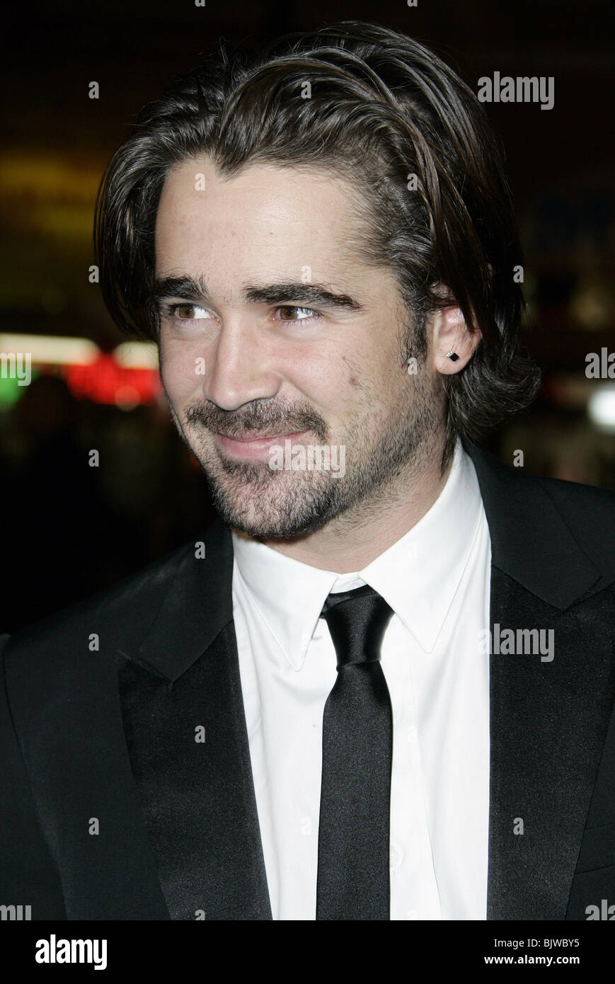 COLIN FARRELL ALEXANDER WORLD PREMIERE GRUMANN'S CHINESE THEATRE HOLLYWOOD LOS ANGELES USA 16 November 2004 Stock Photo