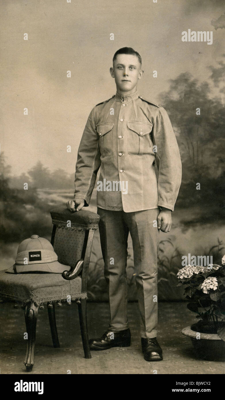 Soldier pith helmet hi-res stock photography and images - Alamy