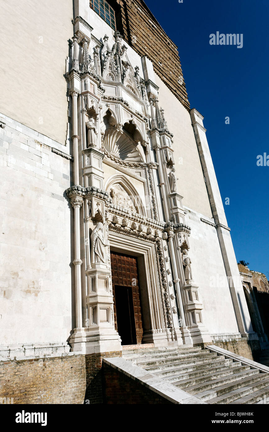 Gothic church of San Francesco alle Scale, 1323, Pizzecolli street , Ancona  , Marche Italy Stock Photo - Alamy