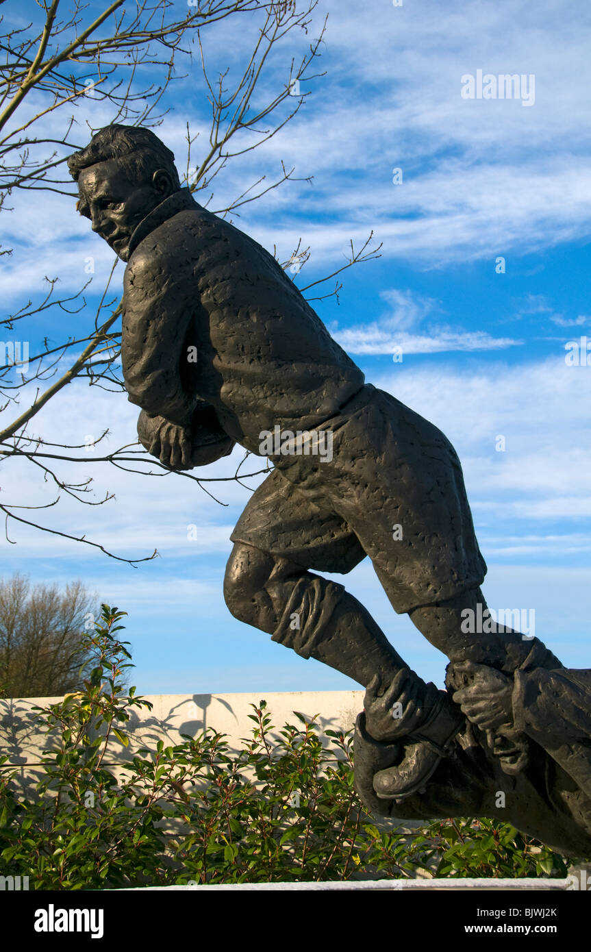 Sculpture of Eric Evans MBE, former England rugby team captain, Audenshaw, Tameside, Greater Manchester, England, UK Stock Photo