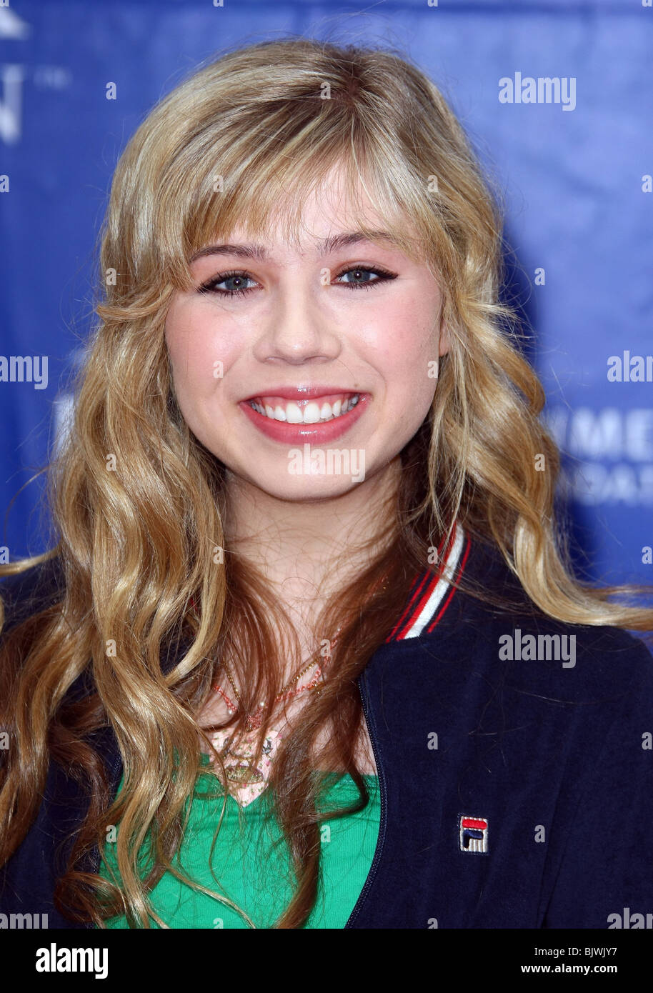 JENNETTE MCCURDY 16TH ANNUAL EIF REVLON RUNWALK FOR WOMEN DOWNTOWN LOS  ANGELES CA USA 09 May 2009 Stock Photo - Alamy