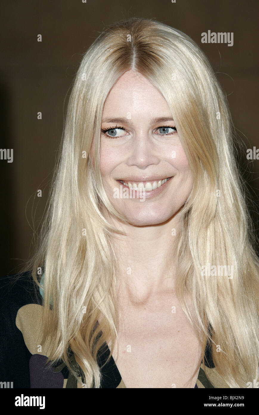 CLAUDIA SCHIFFER LAYER CAKE LOS ANGELES PREMIE EGYPTIAN THEATRE HOLLYWOOD LOS ANGELES USA 02 May 2005 Stock Photo