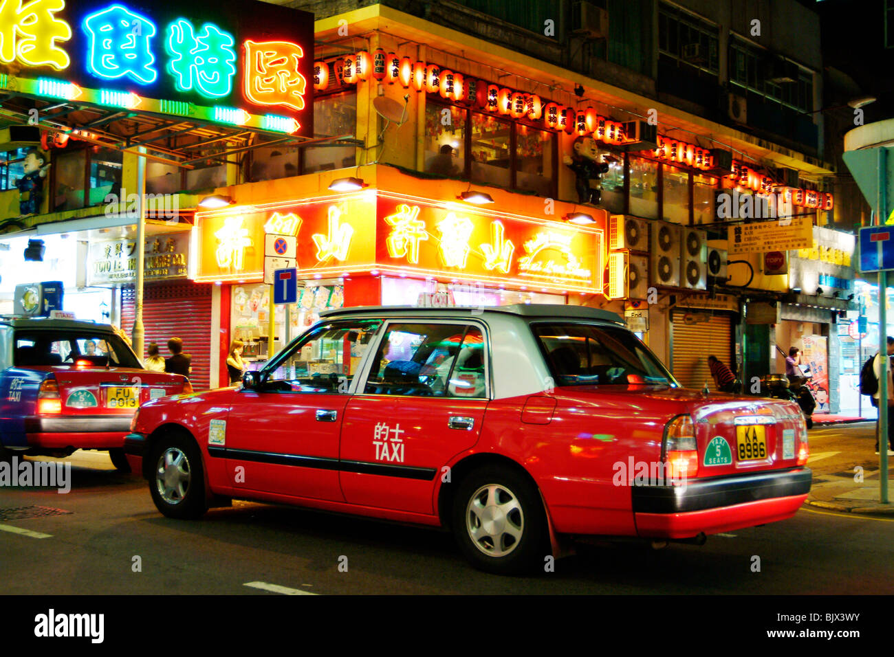 Red taxi hong kong hi-res stock photography and images - Alamy