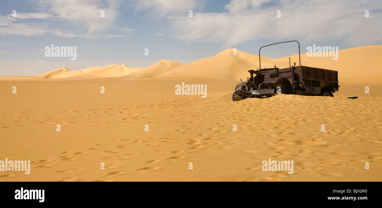 Ford F30 truck of S-Patrol of the Long Range Desert Patrol abandoned due to a seized engine during WW2, Western Desert, Egypt Stock Photo