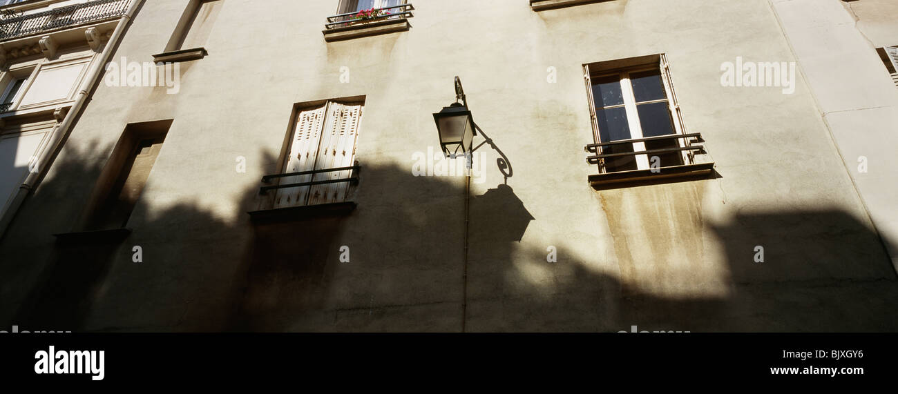 Shadow of a building hi-res stock photography and images - Alamy