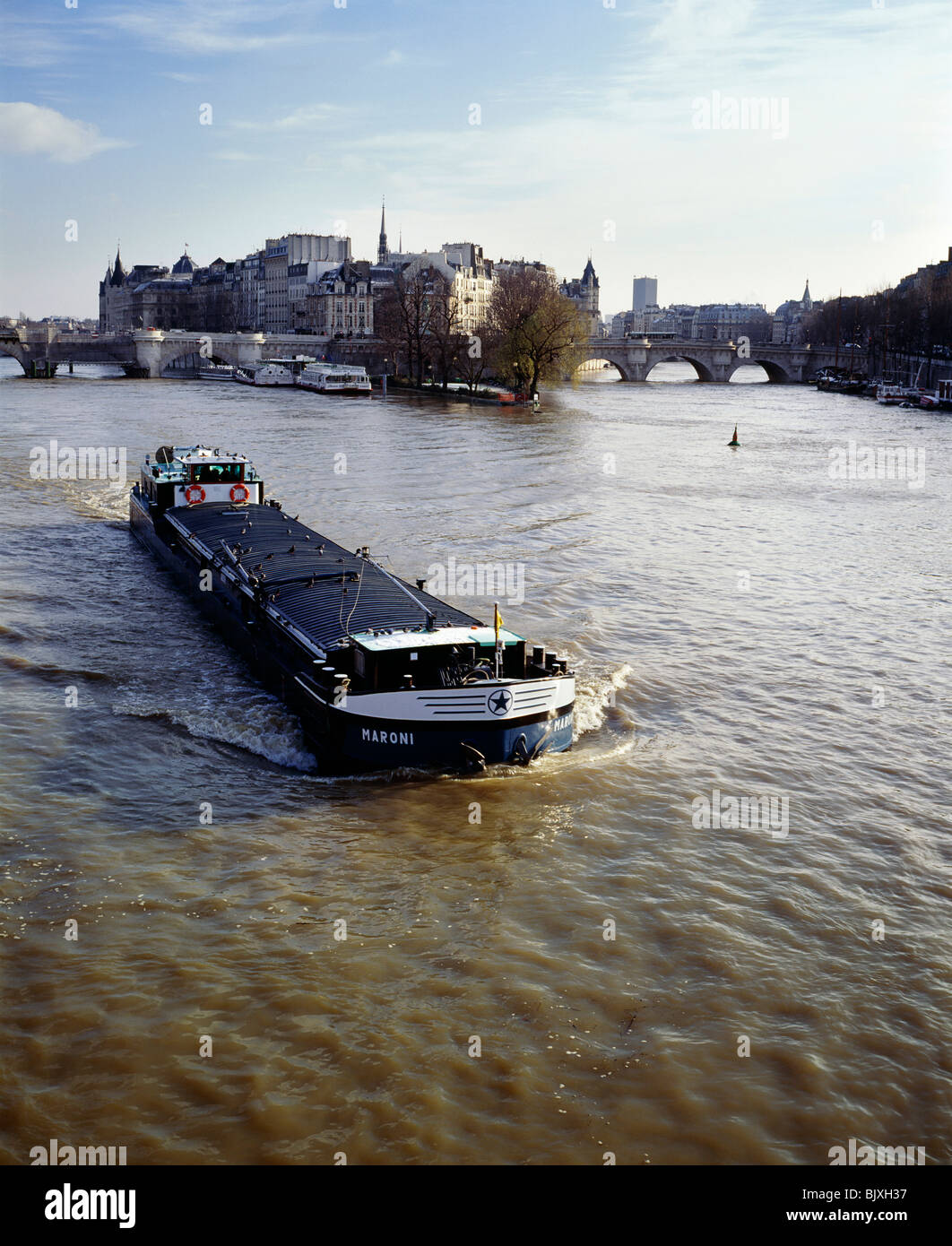 Paris river boat hi-res stock photography and images - Alamy
