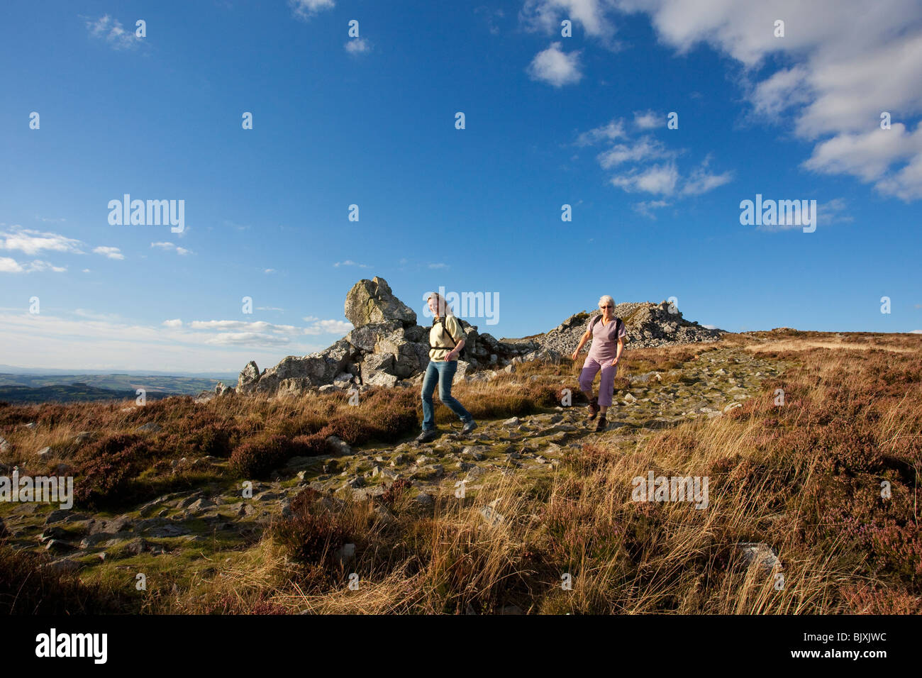 Women hiking uk hi-res stock photography and images - Alamy
