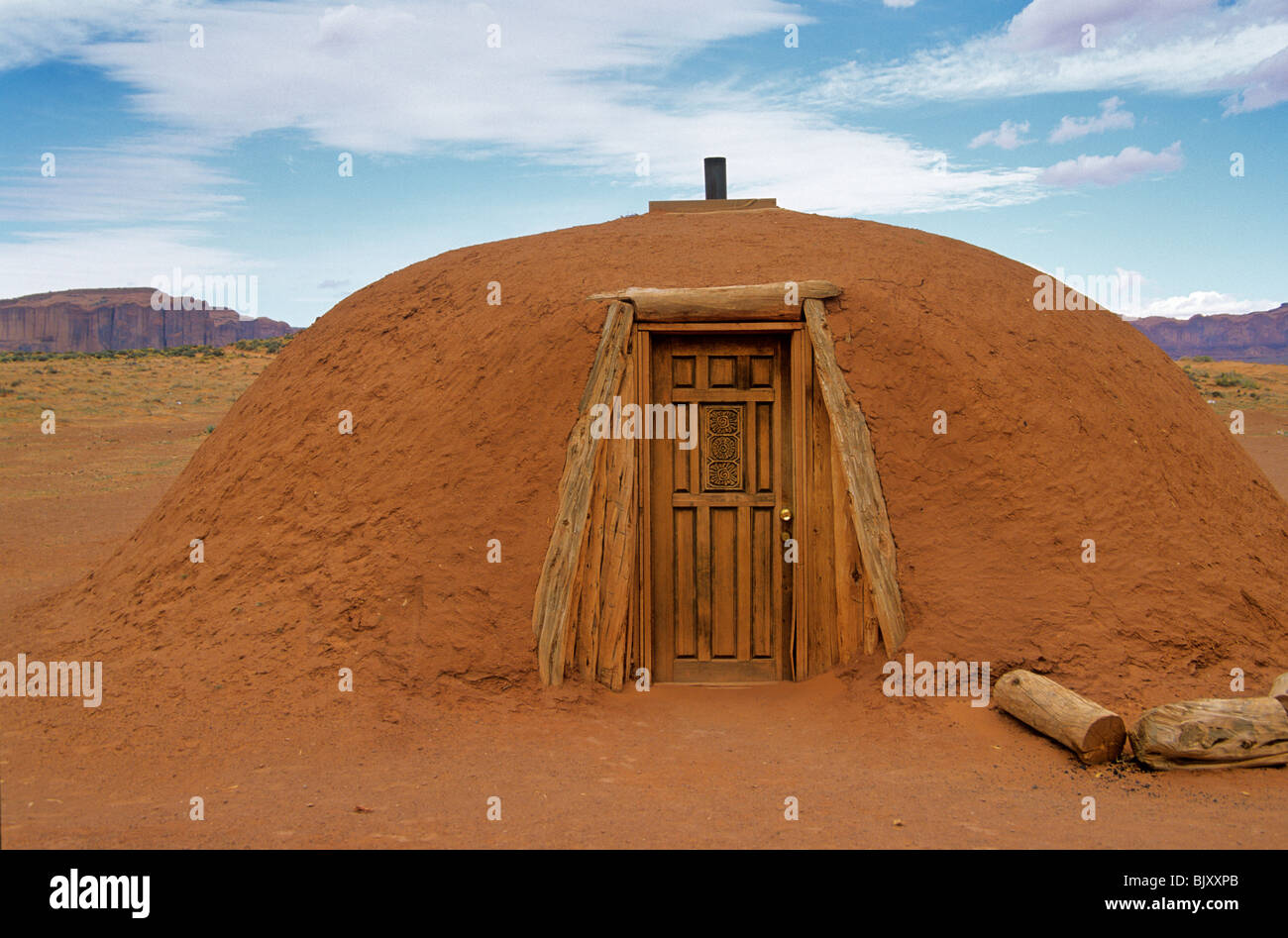 Navajo hogan hi-res stock photography and images - Alamy