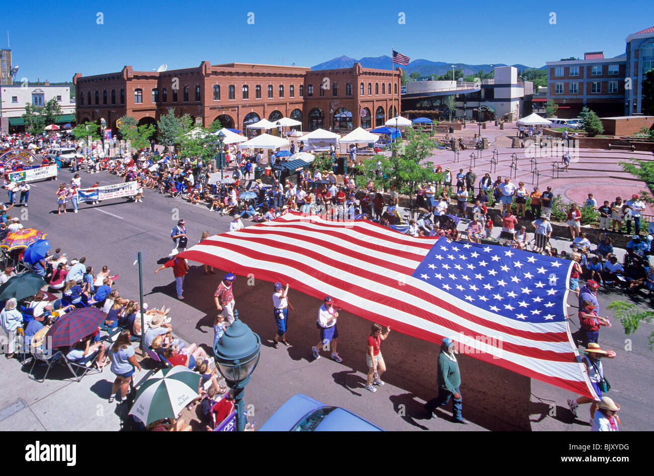 Fourth of july parade giant flag hires stock photography and images