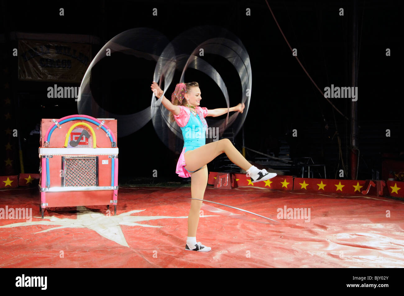 Girl performing circus show hi-res stock photography and images - Alamy