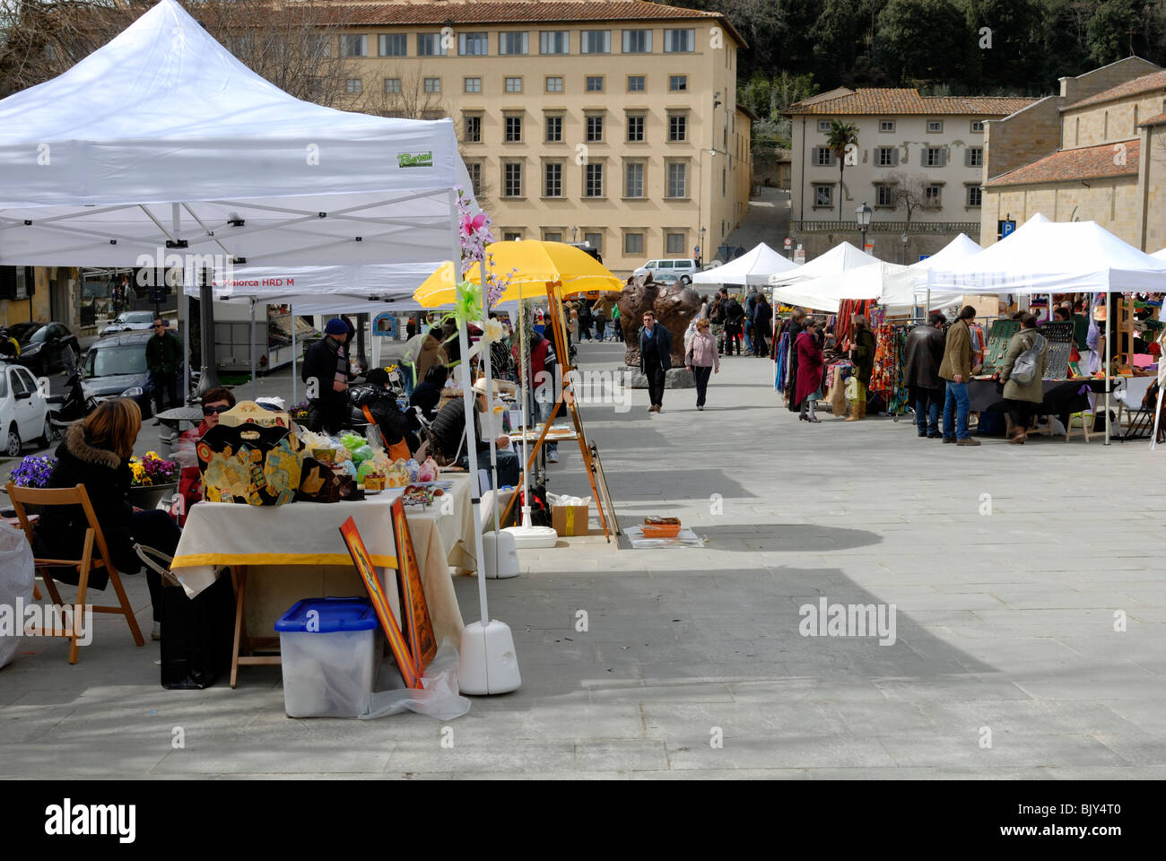 The Sunday market at the heart of the ancient Etruscan town of Fiesole. Piazza Mino da Fiesole, Fiesole, Tuscany, Italy, Europe. Stock Photo