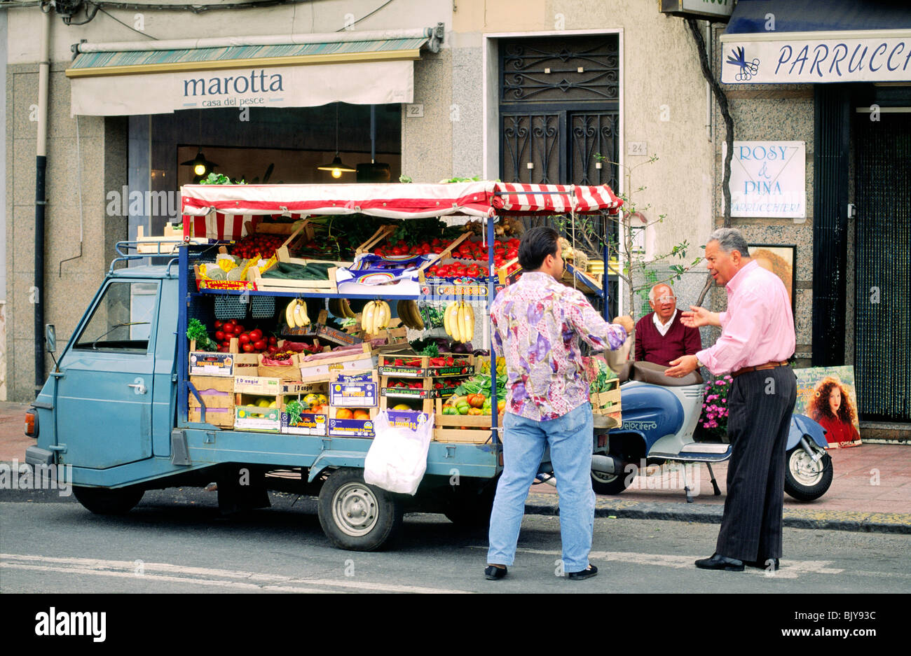 Mobile shop van hi-res stock photography and images - Alamy