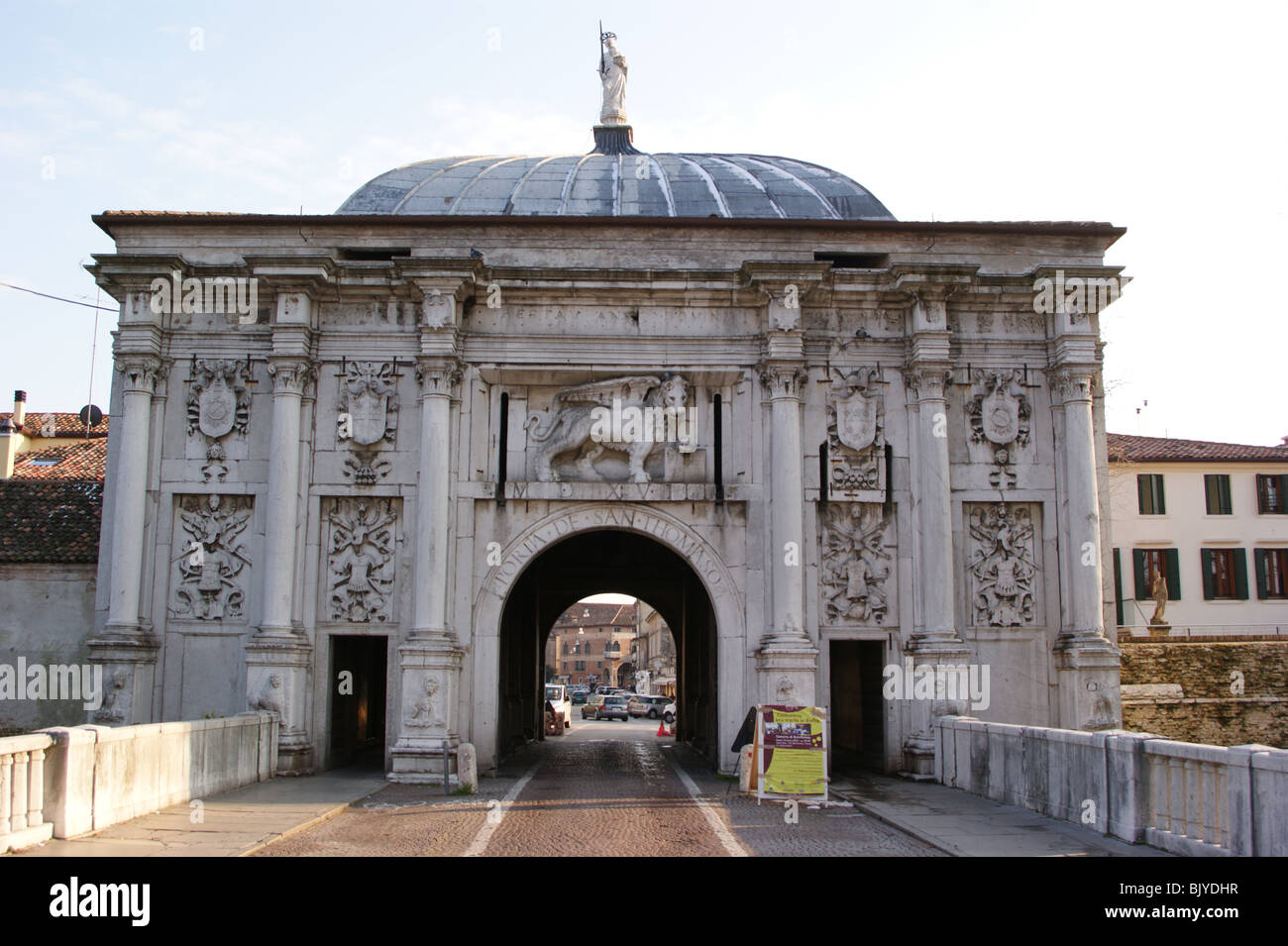 Treviso, Veneto, Italy-city gate-Porta San Tomaso Stock Photo - Alamy