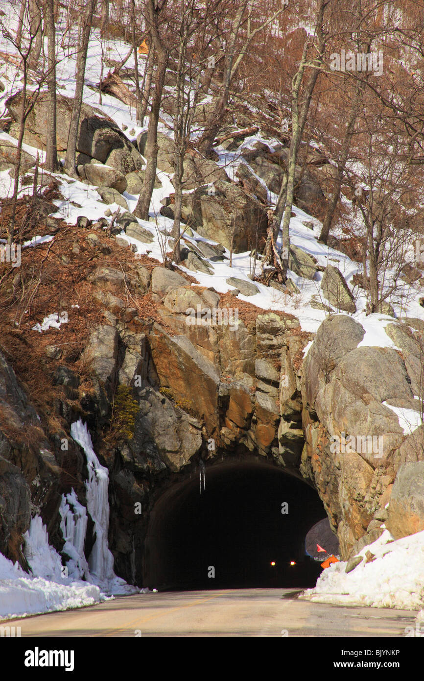 Marys Rock Tunnel, Shenandoah National Park, Virginia, USA Stock Photo ...