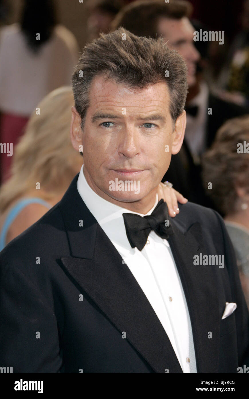 PIERCE BROSNAN OSCARS 2005 KODAK THEATRE HOLLWOOD LA USA 27 February 2005 Stock Photo Alamy