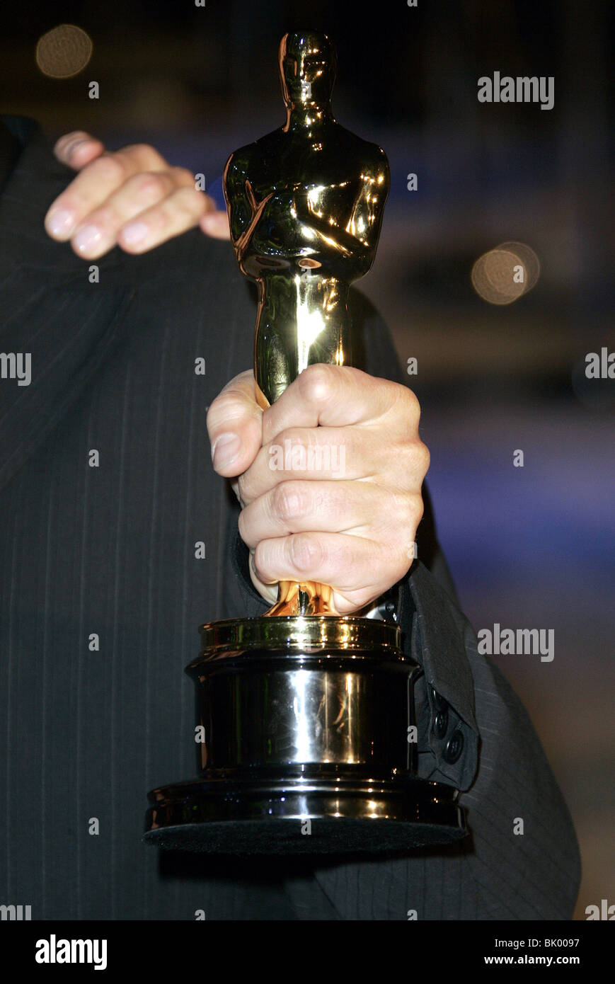 What is the Oscar statuette holding in its hands?