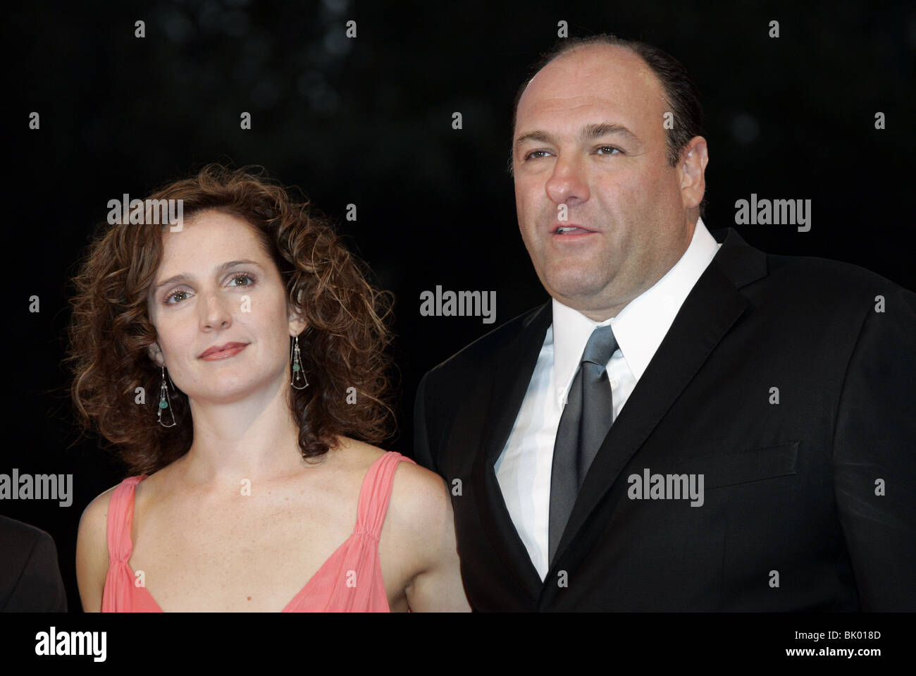 James gandolfini romance cigarettes premie hi-res stock photography and  images - Alamy, image size:1300x959