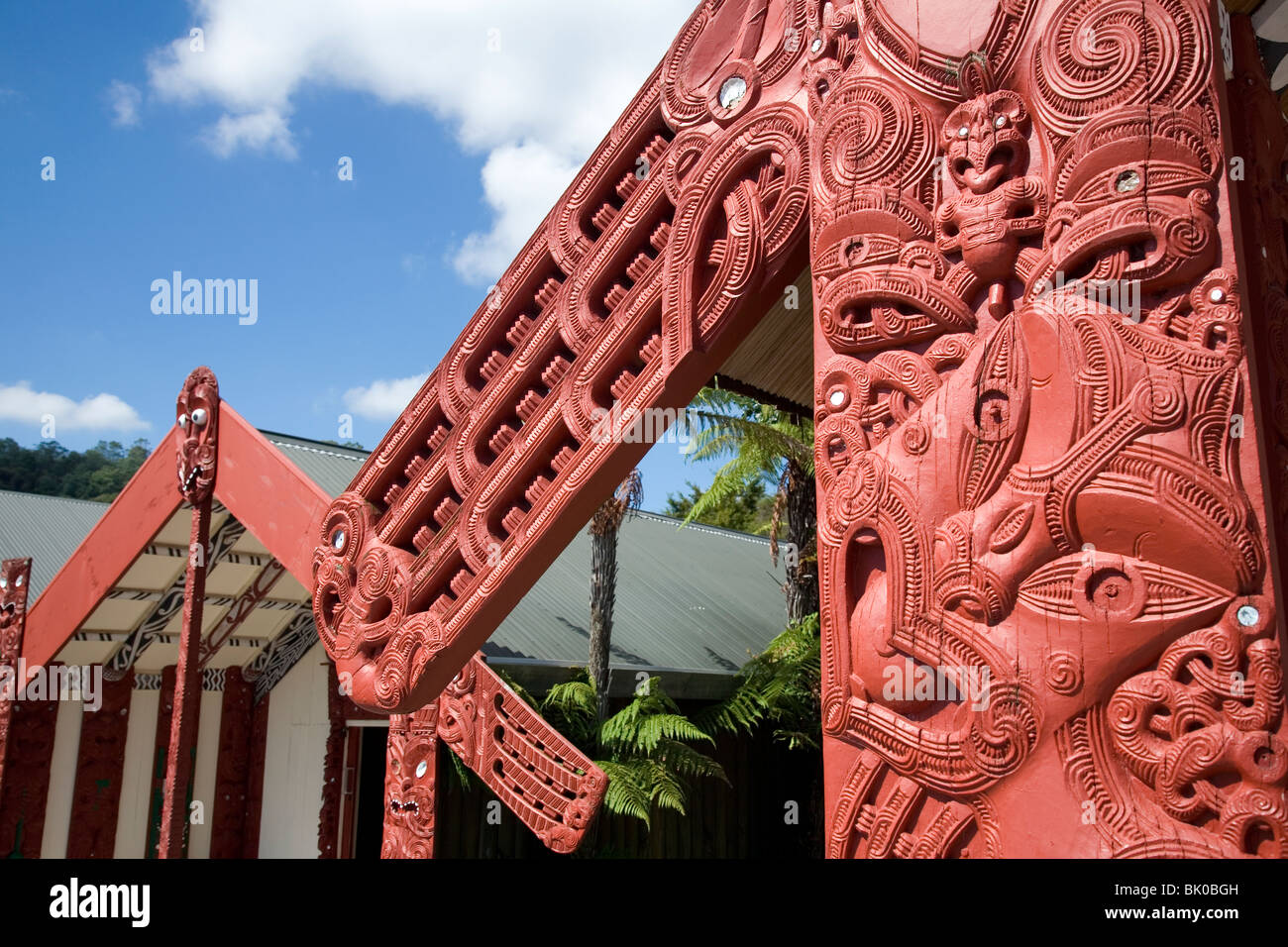 Maori culture wood carvings hi-res stock photography and images - Alamy
