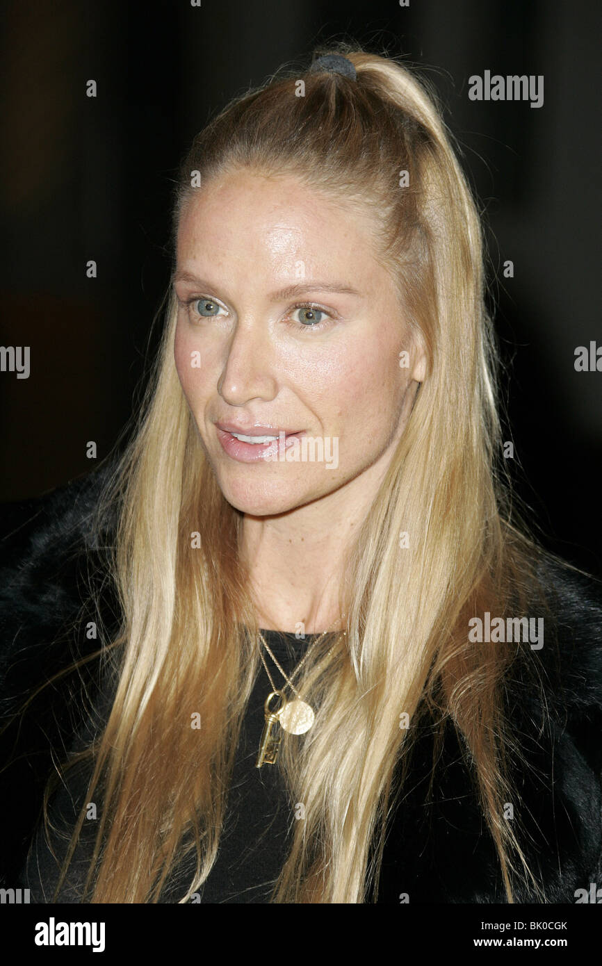 KELLY LYNCH NEIL YOUNG: HEART OF GOLD PREMIERE PARAMOUNT STUDIOS LOS ANGELES CALIFORNIA USA 07 February 2006 Stock Photo