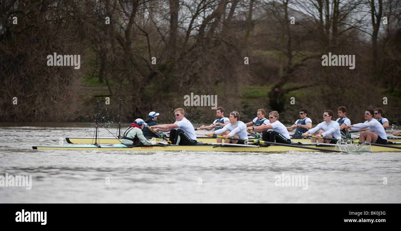 03/04/2010. The 156th Xchanging University Boat Race between Oxford University and Cambridge University Stock Photo