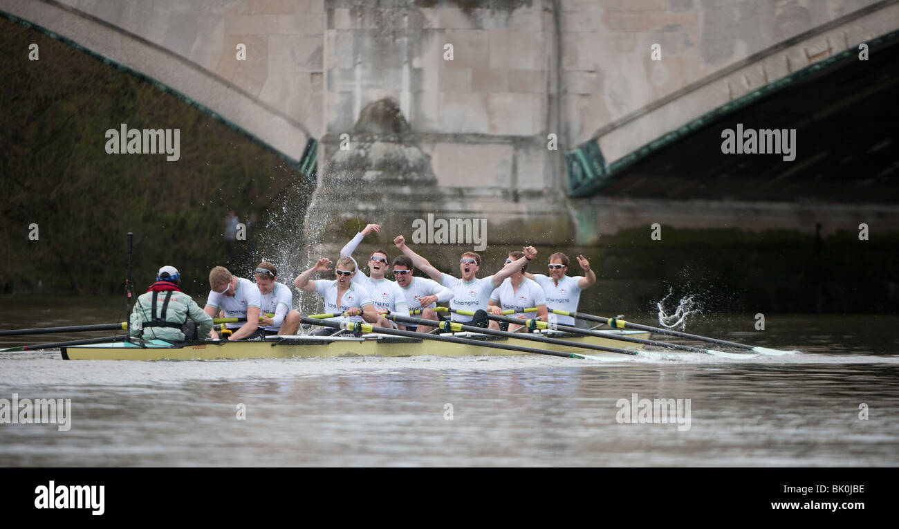 03/04/2010. The 156th Xchanging University Boat Race between Oxford University and Cambridge University Stock Photo