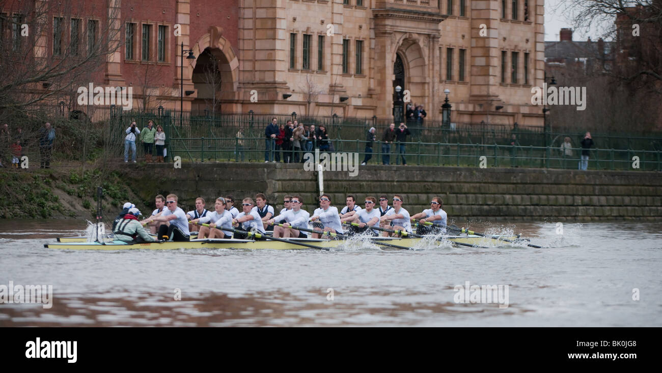 03/04/2010. The 156th Xchanging University Boat Race between Oxford University and Cambridge University Stock Photo