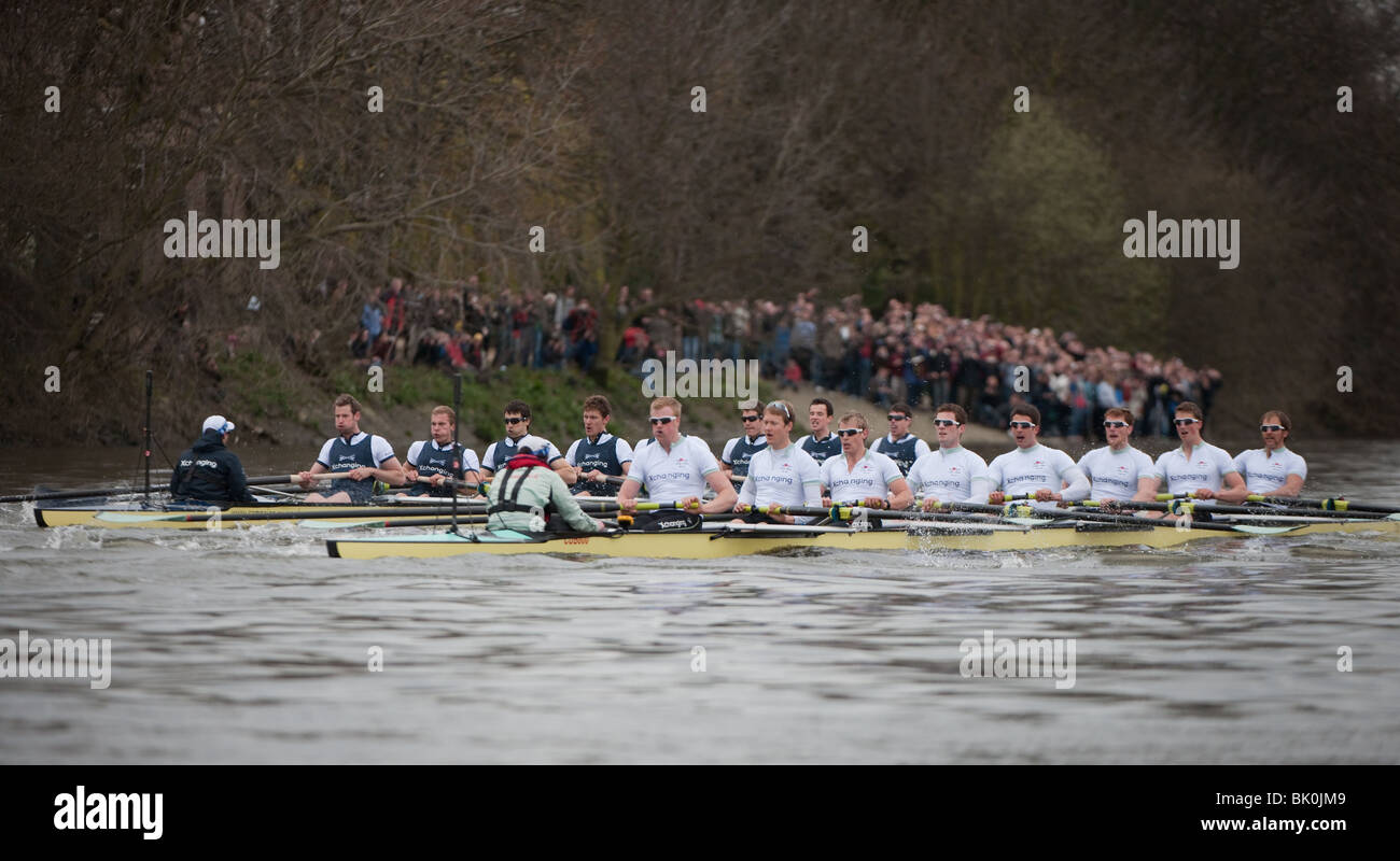 03/04/2010. The 156th Xchanging University Boat Race between Oxford University and Cambridge University Stock Photo