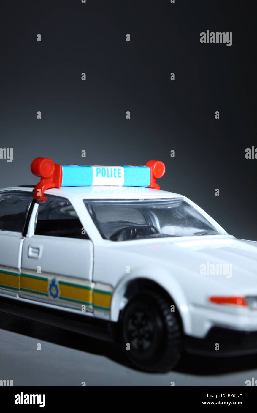 Police car at night hi-res stock photography and images - Alamy