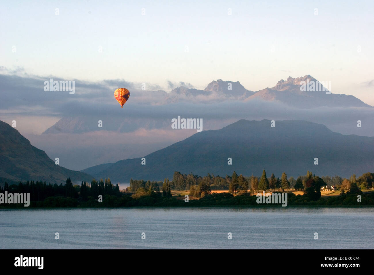 Hot air balloon near Queenstown New Zealand Stock Photo Alamy