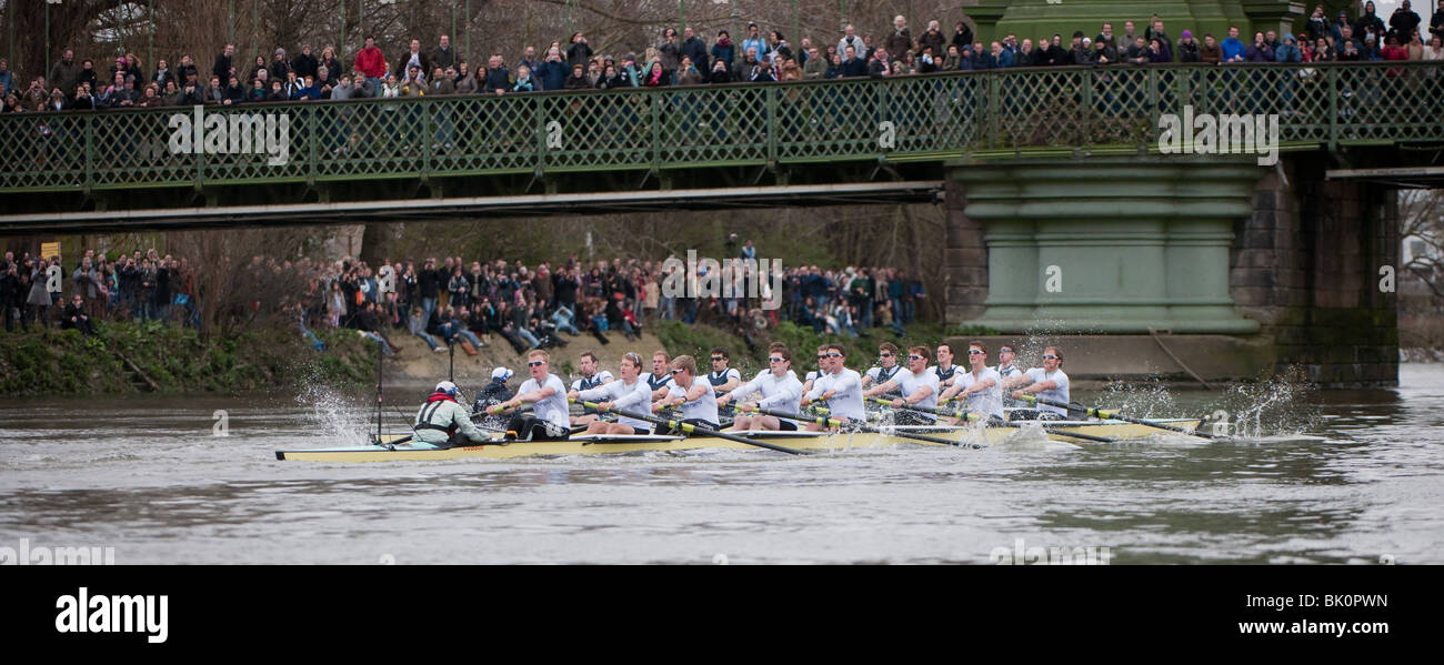 03/04/2010. The 156th Xchanging University Boat Race between Oxford University and Cambridge University Stock Photo