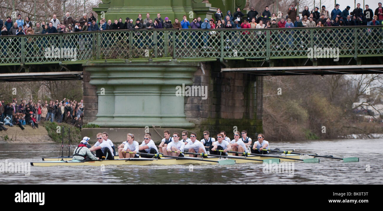 03/04/2010. The 156th Xchanging University Boat Race between Oxford University and Cambridge University Stock Photo