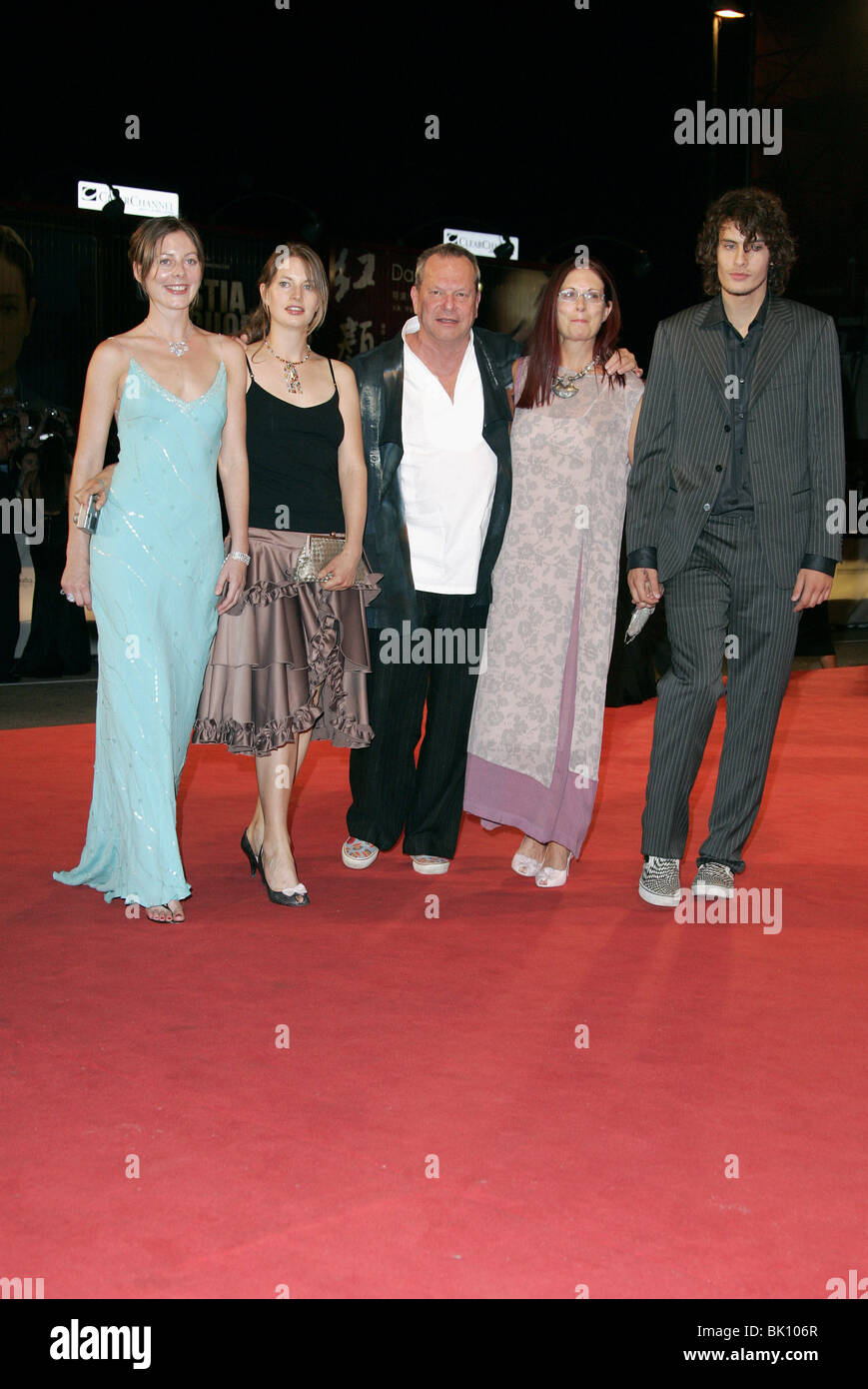 TERRY GILLIAM & FAMILY THE BROTHERS GRIMM PREMIERE. PALAZZO DEL CINEMA LIDO VENICE ITALY 04 September 2005 Stock Photo