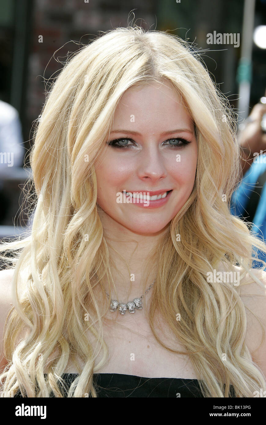 AVRIL LAVIGNE OVER THE HEDGE. PREMIERE WESTWOOD LOS ANGELES USA 30 April  2006 Stock Photo - Alamy