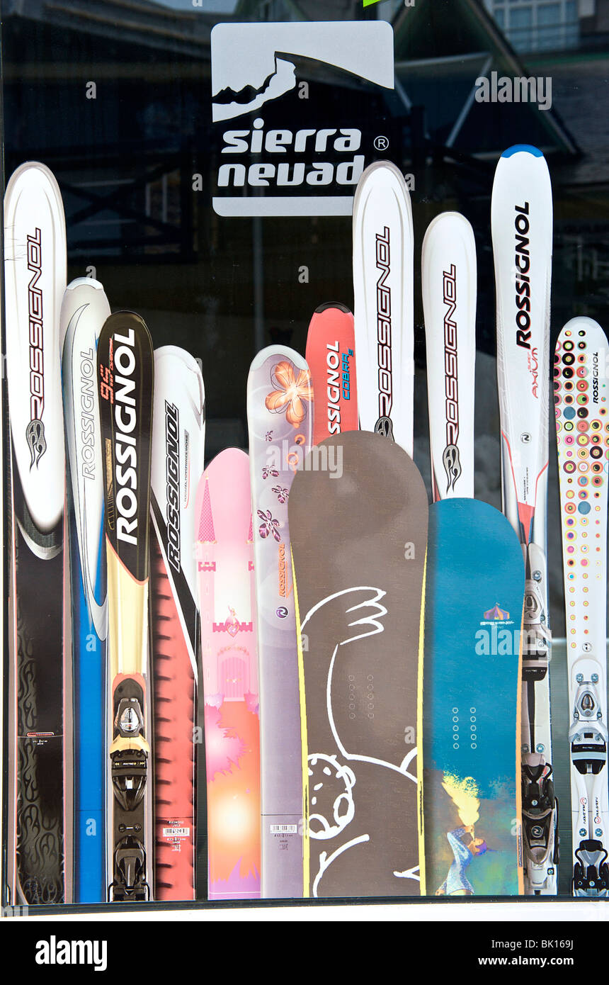 Sierra nevada spain skiing hires stock photography and images Alamy