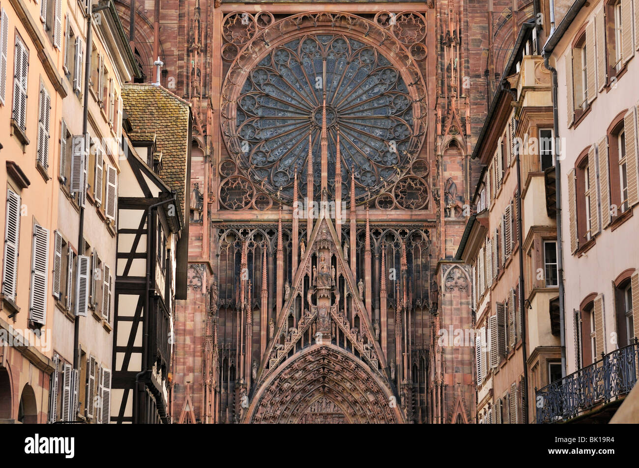Strasbourg Cathedral dominating nearby houses Stock Photo