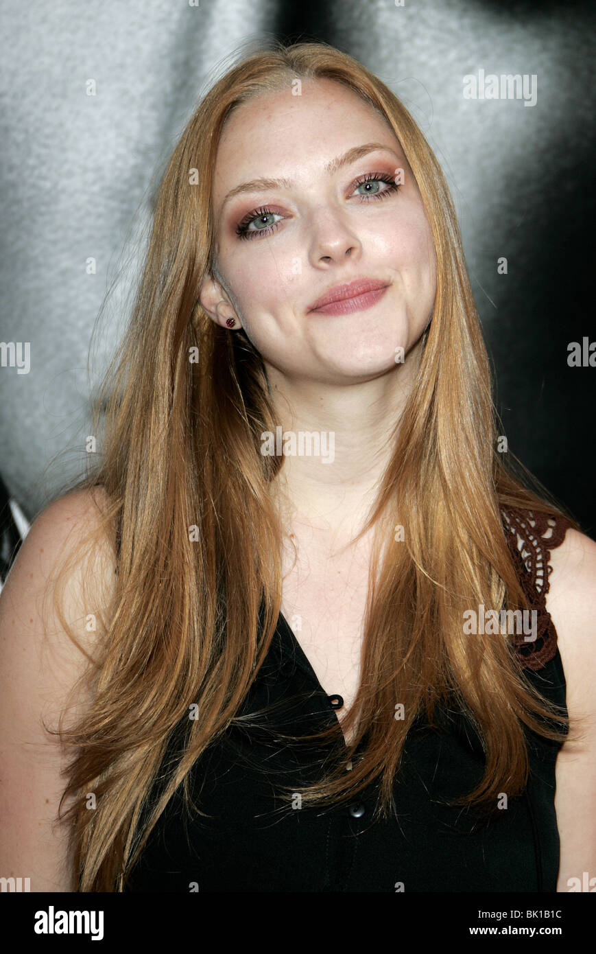 AMANDA SEYFRIED DEADWOOD SEASON 2 PREMIERE CINERAMA DOME HOLLYWOOD LOS ANGELES USA 06 June 2006 Stock Photo